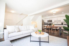 Luxurious 3 bedroom townhouse Free parking and Wifi, Winnipeg